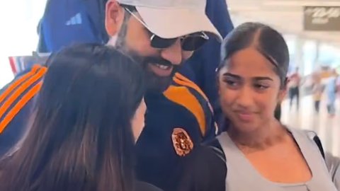 VIDEO: एडिलेड एयरपोर्ट पर दिखी रोहित के लिए दीवानगी, छोटी बच्चियों को लगा लिया गले