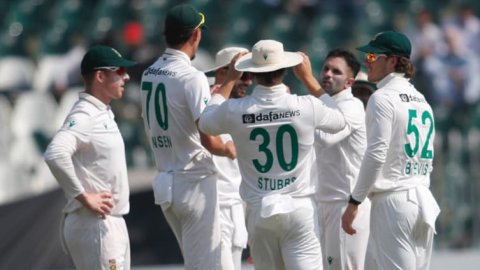 Harmer Propels South Africa To Series-levelling Win Over Pakistan In Rawalpindi பாகிஸ்தானை வீழ்த்தி தொடரை சமன் செய்தது தென் ஆப்பிரிக்கா!