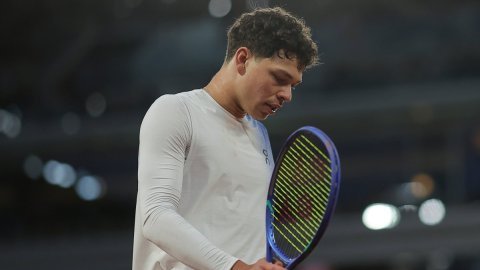 Shelton loses in Shanghai Masters opener, misses chance to push ATP Tour Final claim