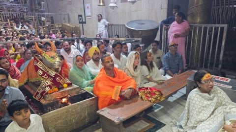 Shikhar Dhawan visits Mahakaleshwar Jyotirlinga temple, attends Bhasma Aarti