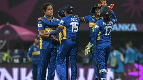 Sri Lanka Women beat Bangladesh women by 7 runs in Womens World Cup 2025 clash Womens World Cup 2025: रोमांचक मैच में श्रीलंका ने खोला जीत का खाता,19 रन में 6 विकेट गवाकर हारा बां