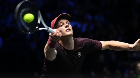 Tennis: Sinner begins bid to retake World No. 1 with victory in Paris