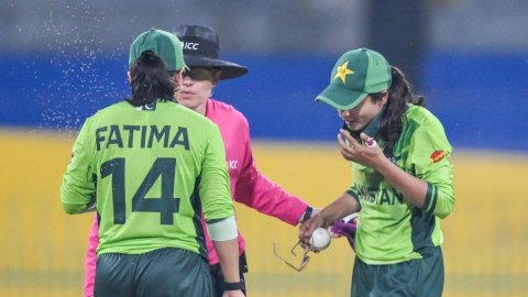 Women’s World Cup: 'Bugs break' halts play,  India reach 154/4 in clash with Pakistan