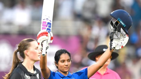 Women's World Cup: Rain halts play in India v New Zealand clash