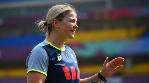 Women’s World Cup: Voll, Molineux, Garth in as Australia opt to bowl against England (Credit: Cricke Women’s World Cup: Voll, Molineux, Garth in as Australia opt to bowl against England