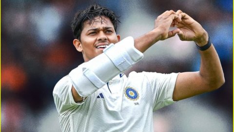 Yashasvi Jaiswal ने रचा इतिहास, दिल्ली टेस्ट में सेंचुरी ठोककर की Graeme Smith के महारिकॉर्ड की बराब