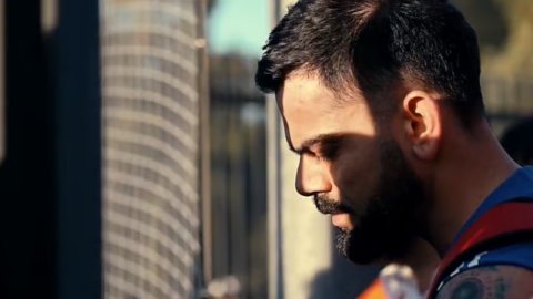 VIDEO: छोटे बच्चे को मिला विराट का ऑटोग्राफ, खुशी में उछल-उछलकर नाचता दिखा नन्हा फैन