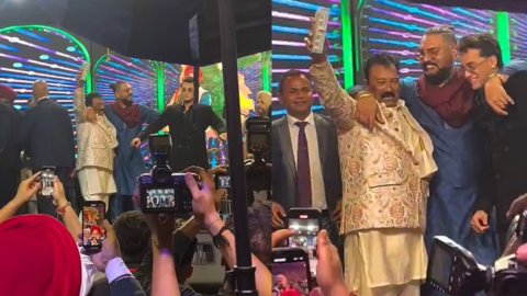 VIDEO: अभिषेक शर्मा की बहन की शादी में लगा सितारों का मेला, युवराज सिंह जमकर नाचे अभिषेक शर्मा VIDEO: अभिषेक शर्मा की बहन की शादी में लगा सितारों का मेला, युवराज सिंह जमकर नाचे अभिषेक शर्मा