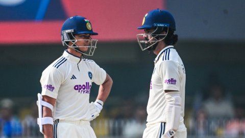 2nd Test: India lose wickets in heap, reach 102/4 at tea