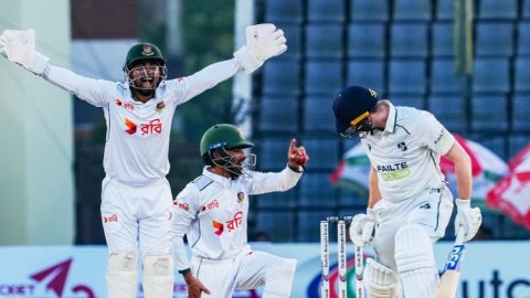 வங்கதேசத்திற்கு எதிராக இன்னிங்ஸ் தோல்வியைத் தவிர்க்க போராடும் அயர்லாந்து!