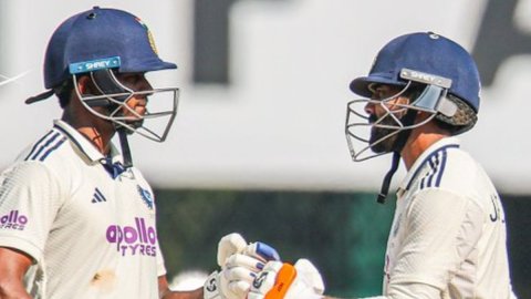 IND vs SA 2nd Test: पहाड़ जैसे लक्ष्य के जवाब में टीम इंडिया ने सस्ते में गवाए 5 विकेट, जीत से अभी 4