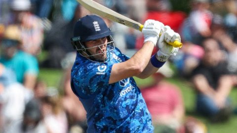 इंग्लैंड के Jamie Overton ने नंबर 8 पर बल्लेबाजी का गजब वर्ल्ड रिकॉर्ड बनाया,इस लिस्ट में बने नंबर 1