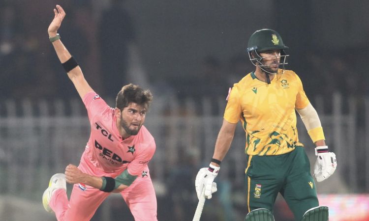 PAK vs SA 3rd T20: पाकिस्तान ने साउथ अफ्रीका के खिलाफ टॉस जीतकर चुनी गेंदबाज़ी, देखें प्लेइंग इलेवन