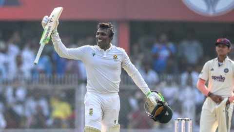 IND vs SA 2nd Test: सेनुरन मुथुसामी ने धमाकेदार शतक से टीम इंडिया को बैकफुट पर धकेला,SA 7 विकेट पर 4