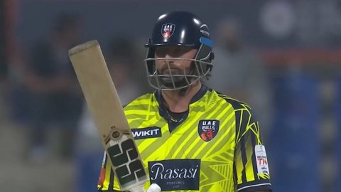 Abu Dhabi T10: RCB के इस स्टार ने IPL 2026 से पहले बल्ले से मचाया तहलका! 30 गेंदों में ठोके ताबड़तोड