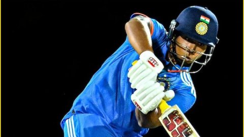 11 चौके, 15 छक्के और 144 रन! Vaibhav Suryavanshi ने 34 बॉल में ठोका शतक, खटखटाया Team India का दरवाज