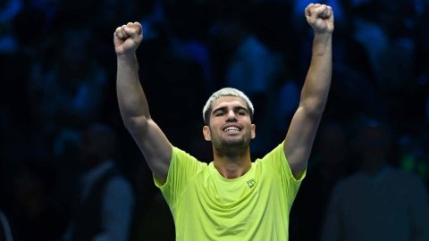 ATP Finals: Alcaraz advances to semis after de Minaur's victory