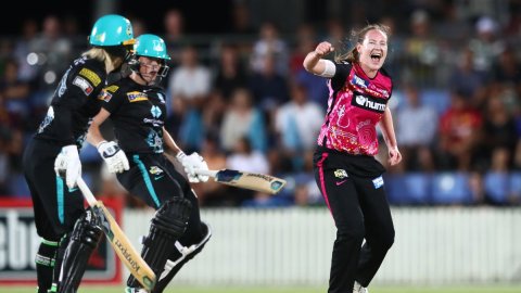 Australia pacer Lauren Cheatle extends contract with Sydney Sixers for two more seasons