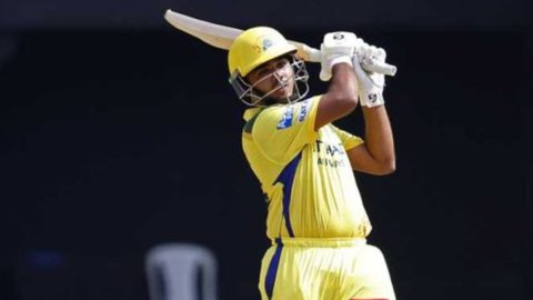  18 साल के Ayush Mhatre ने चौके-छक्कों की बारिश से जड़ा पहला T20 शतक,एशिया कप से पहले टीम इंडिया के 