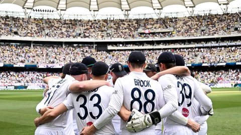 Botham calls England’s outing in Ashes opener ‘horrendous'