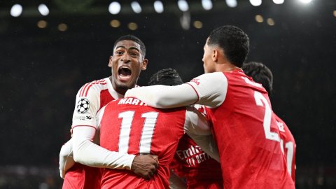 Champions League: Arsenal beat Bayern to go top, holders PSG hit five