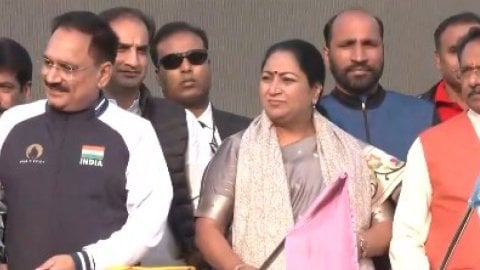 Delhi CM Rekha Gupta flags off ‘Namo Run’ under ‘Fit Yuva for Viksit Bharat’ initiative