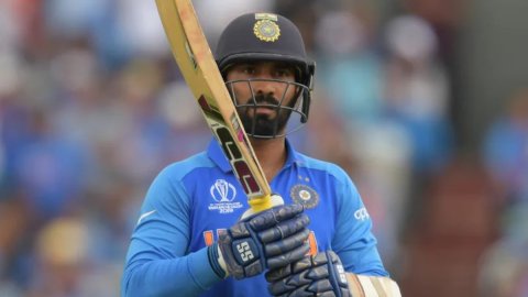 Hong Kong Sixes 2025: दिनेश कार्तिक-अभिमन्यु मिथुन की तूफानी पारी गई बेकार,कुवैत के बाद UAE ने भी भा