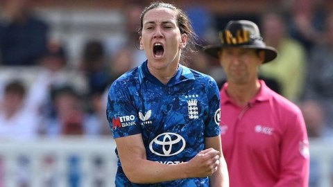 Em Arlott signs first WBBL contract with Sydney Thunder