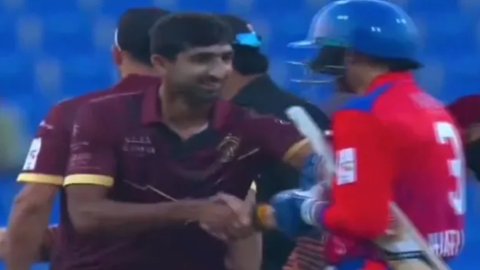 अबू धाबी टी-10 लीग में हरभजन ने मिलाया पाकिस्तानी खिलाड़ी से हाथ, सोशल मीडिया पर मच गया हल्ला