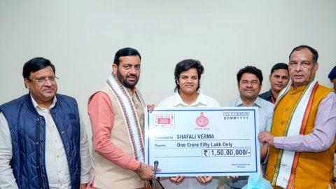 Haryana CM Saini gives Rs 1.50 crore cheque to cricketer Shafali Verma