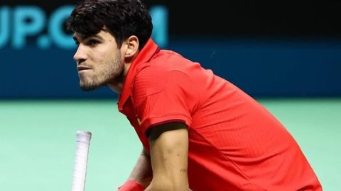 कार्लोस अल्काराज ने इंजरी की वजह से डेविस कप फाइनल से वापस लिया नाम 