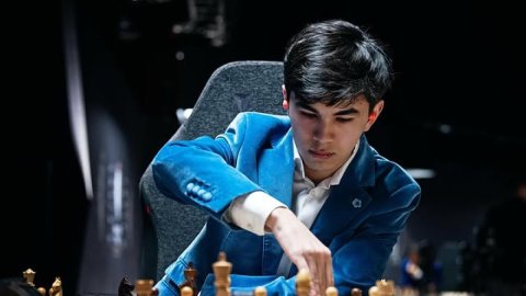 फिडे वर्ल्ड कप 2025 : महज 19 साल की उम्र में रचा इतिहास, सिंडारोव बने सबसे युवा चैंपियन