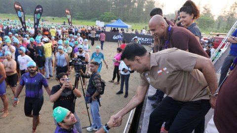 गोवा के मुख्यमंत्री प्रमोद सावंत ने 'आयरनमैन 70.3' प्रतियोगिता को हरी झंडी दिखाई