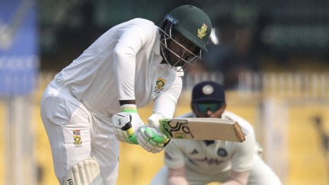 गुवाहाटी टेस्ट : दूसरे दिन के पहले सेशन में साउथ अफ्रीका का दबदबा, विकेट को तरसी टीम इंडिया