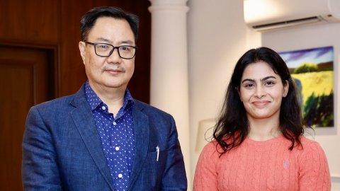 किरेन रिजिजू ने पेरिस ओलंपिक पदक विजेता मनु भाकर से की मुलाकात 