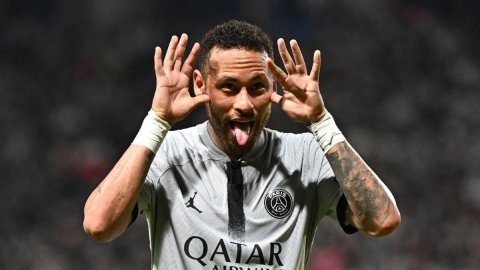 Neymar could face jail term, hefty fine for discrepancies in his transfer from Santos to Barca