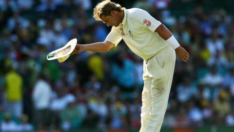 Legendary Australian spinner Shane Warne dies, aged 52 (Ld),
