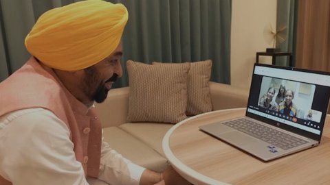 'आप सभी ने देश का मान बढ़ाया,' मुख्यमंत्री भगवंत मान ने हरमनप्रीत, अमनजोत और हरलीन से वीडियो कॉल पर 