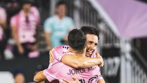 Inter Miami CF lift Eastern Conference trophy, advance to MLS Cup for the first time