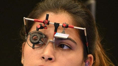 ISSF World C'ships: Manu Bhaker, Esha Singh falter in 10m air pistol final, India settle for team si