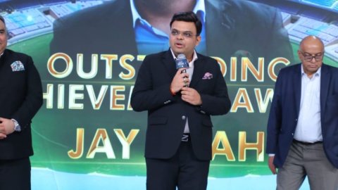 VIDEO: 'सब अपने बेटे को विराट और रोहित बनाना चाहते हैं, कोई हरमन और स्मृति नहीं बनाना चाहता'