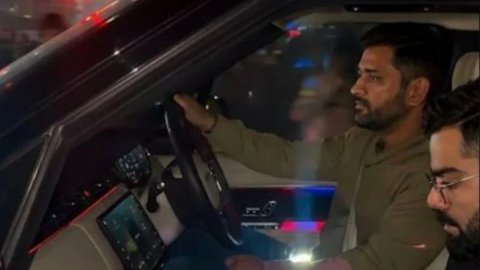 VIDEO: धोनी खुद गाड़ी चलाकर छोड़ने गए कोहली को होटल, वायरल हो रहा है रांची का खूबसूरत वीडियो