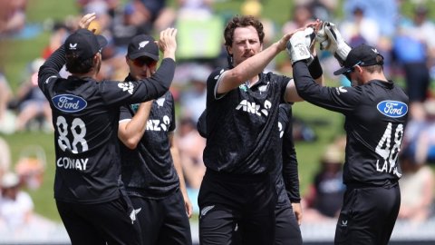 NZ vs WI: न्यूजीलैंड ने तीसरे वनडे में वेस्टइंडीज को हराकर 3-0 से किया क्लीन स्वीप, ये 2 खिलाड़ी बने