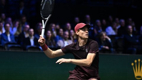 Paris Masters 2025: Jannik Sinner speeds past troubled Zverev for spot in final