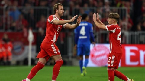 Rotated Bayern dismantle Leverkusen, extend perfect run in Bundesliga