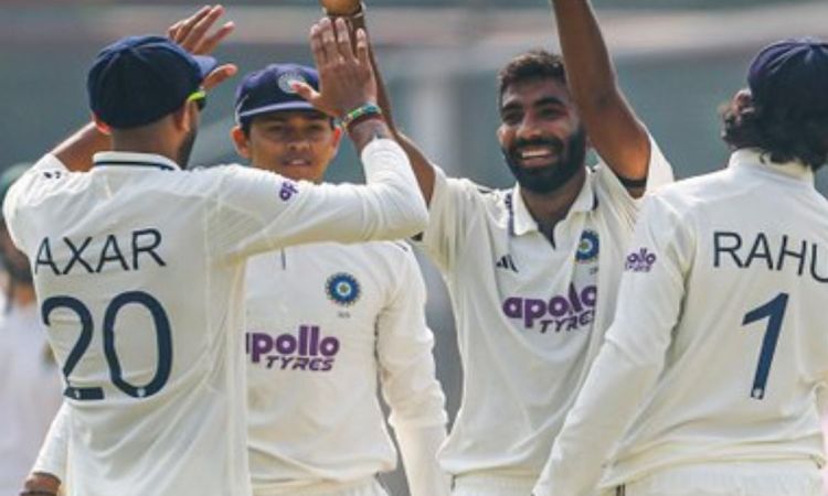 South Africa 154-8  at tea on day 1 of first test vs India