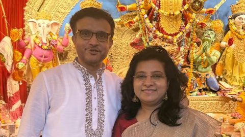 सौरव गांगुली की पत्नी ने ऑनलाइन गालीबाज़ों के खिलाफ दर्ज करवाई FIR,  बोलीं- 'मुझे पब्लिकली बेइज्जत औ