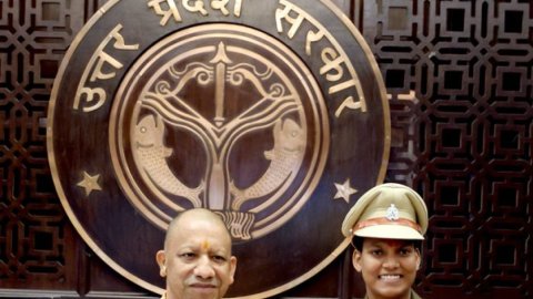 UP CM Yogi Adityanath meets DSP-cum-cricketer Deepti Sharma