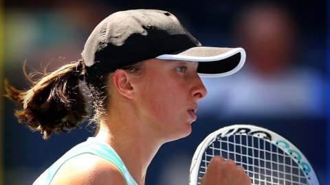 WTA Finals: Clinical Swiatek defeats Keys in opener; Rybakina too starts with victory