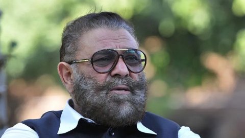 'मैं मरने के लिए तैयार हूं, मेरे घर पर कोई नहीं है', योगराज सिंह ने सुनाई आपबीती